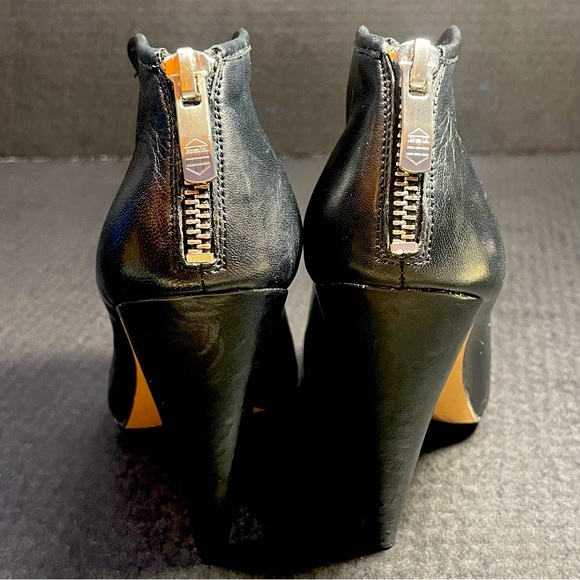 Gorgeous Vince Camuto Butter soft Black Nappa open toe bootie size 5.5M LIKE NEW - Picture 11 of 11